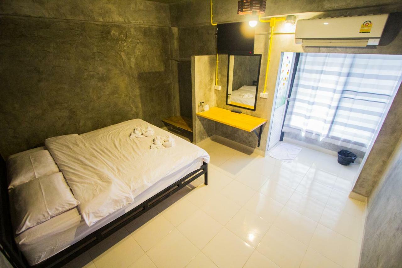 The Sky Loft Hotel Pathum Thani Buitenkant foto