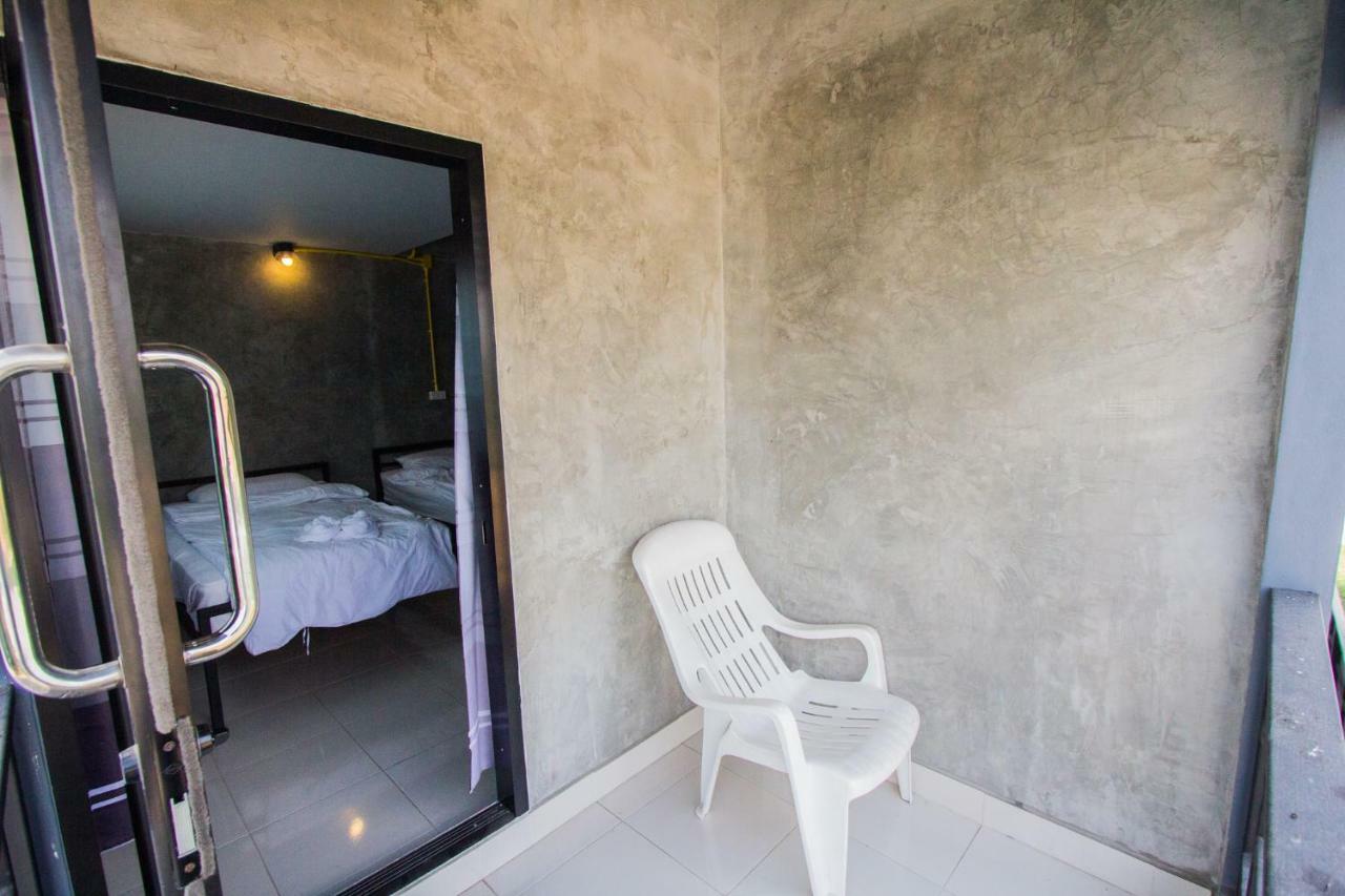 The Sky Loft Hotel Pathum Thani Buitenkant foto