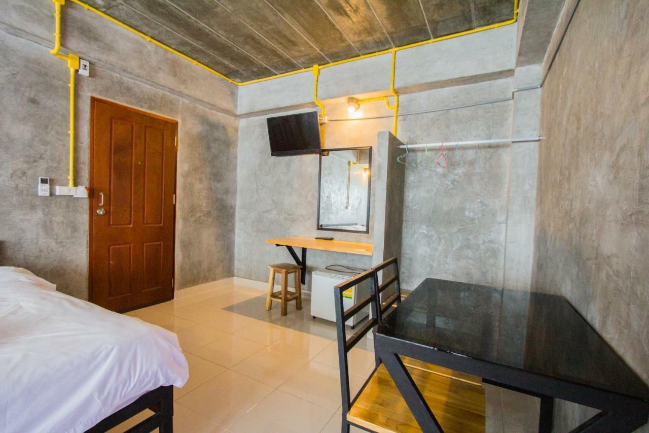The Sky Loft Hotel Pathum Thani Buitenkant foto