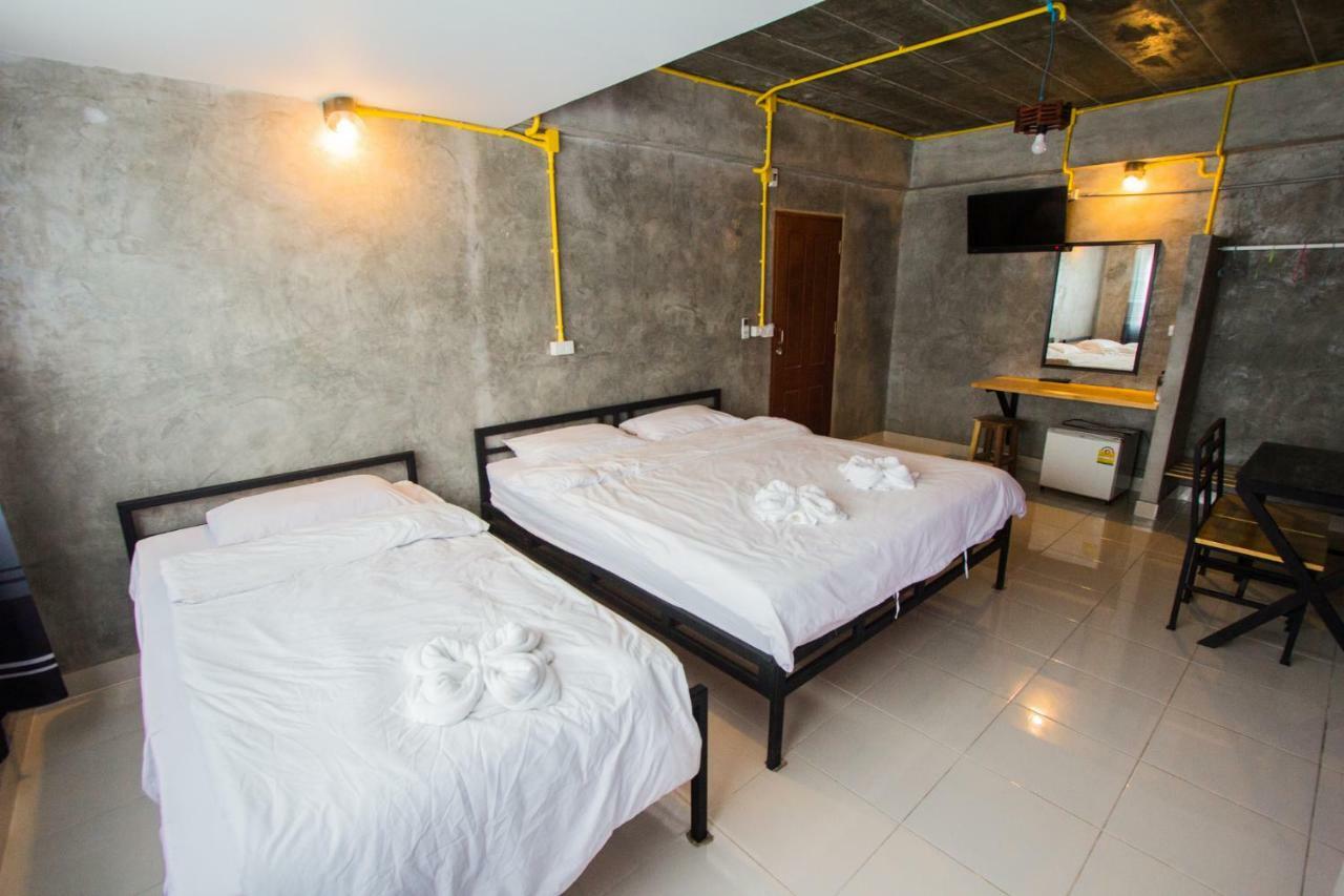 The Sky Loft Hotel Pathum Thani Buitenkant foto