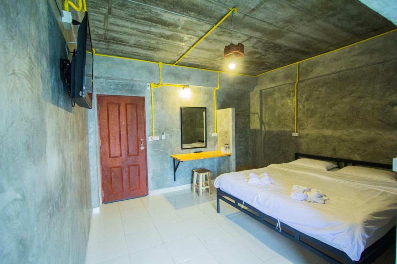 The Sky Loft Hotel Pathum Thani Buitenkant foto